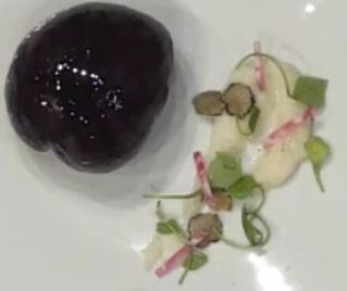 Suprême de chapon farci aux pommes acidulées et châtaignes et purée de topinambours