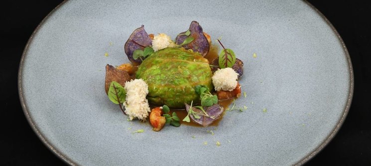 Choux frisé soufflé aux poissons oubliés, jus d'écrevisse