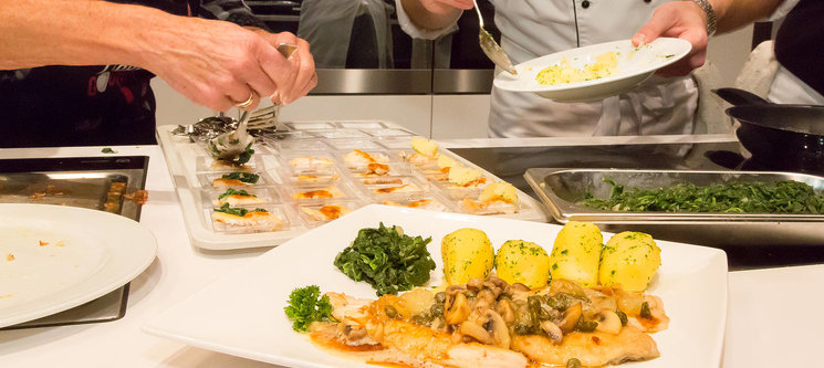 Filets de Féra du lac de Bienne grenobloise avec son jus meuniere et pommes persillees: