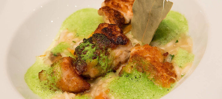 Saltimbocca de cœur de ris de veau Swiss Prim avec jambon cru Swiss Prim sur risotto de courge avec Sbrinz AOP et sauce au Porto de Susi Wehrli de Küttigen