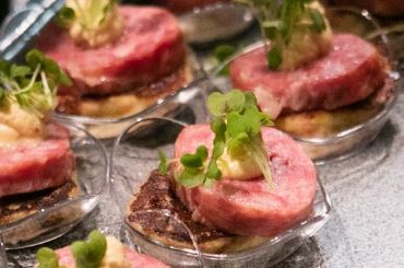 Crêpes de papet de poireaux, saucisson vaudois et saucisse aux choux des Frères Ledermann à Bière