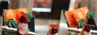 Filet de truite mariné au genièvre, avec une mousse à la courge sur un sablé à la pistache