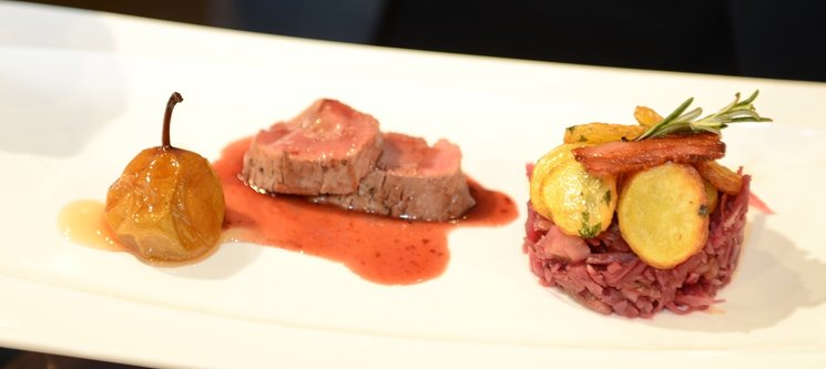 Filet d'agneau aux légumes d'automne et aux herbes du jardin