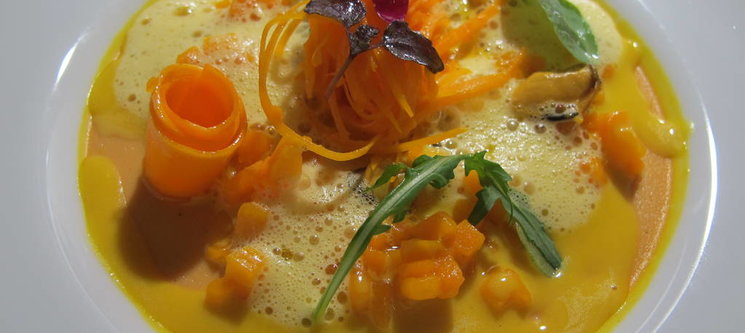 La courge "muscade" en fine royale, moules de Bouchot et écume iodée au safran mancha