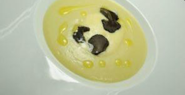 Quenelles de Mont d'Or, velouté d'artichaut au Munder Safran et morilles parfumées à l’huile de truffes