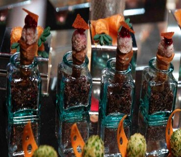 Canollinni d’aubergine farcis au mascarpone, aux pignons et au chorizo