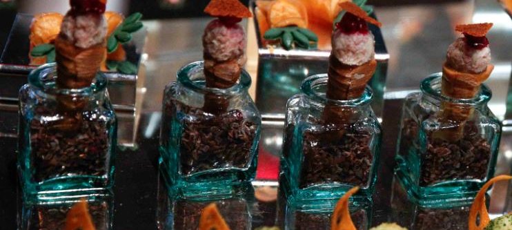 Canollinni d’aubergine farcis au mascarpone, aux pignons et au chorizo