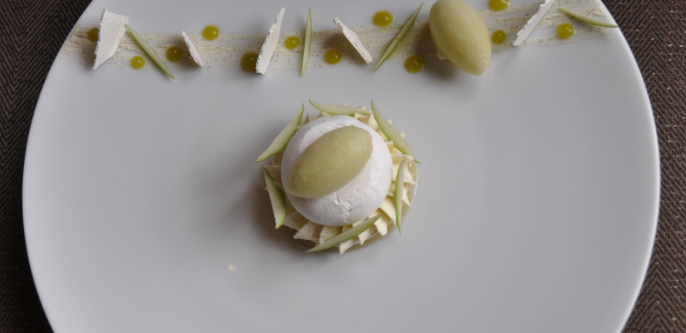 Meringue, crème double et pommes Granny Smith