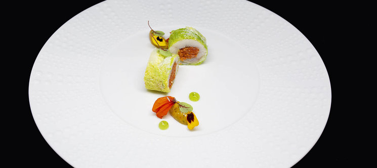 Ballottine de perches, choux, chanterelles et chorizo