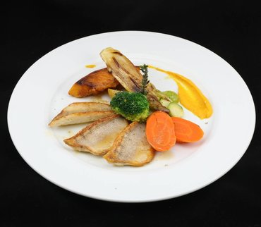 Filets de perche LOË au beurre citronné, légumes d'automne