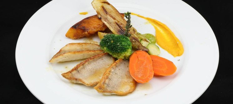 Filets de perche LOË au beurre citronné, légumes d'automne